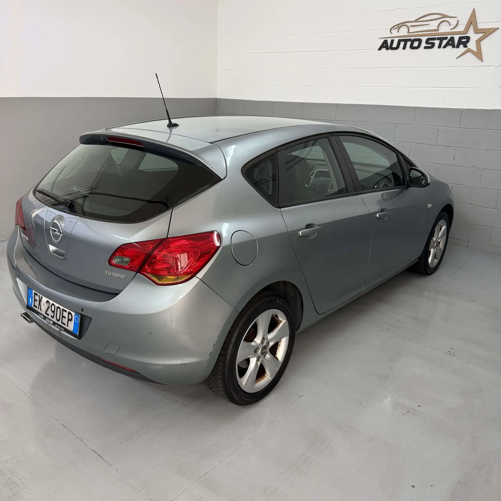 Opel Astra 2011 photo 4