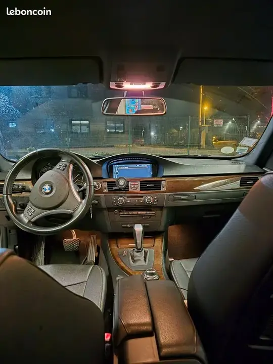 BMW Série 3 2011 photo 3