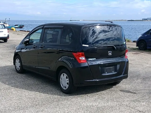 Honda Freed 2010 photo 3