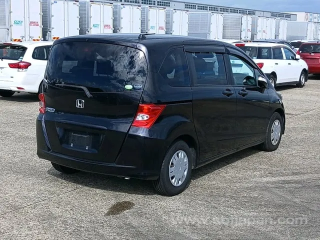Honda Freed 2010 photo 4
