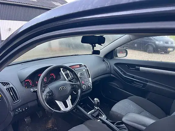 Kia Ceed 2010 photo 5