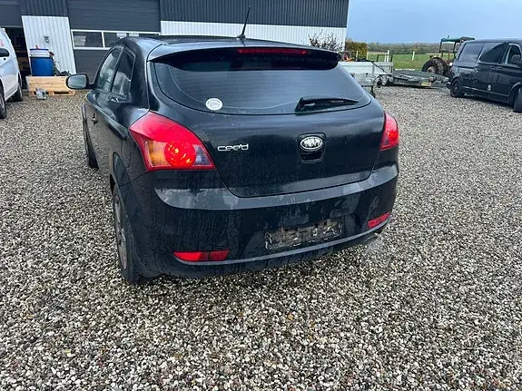 Kia Ceed 2010 photo 3