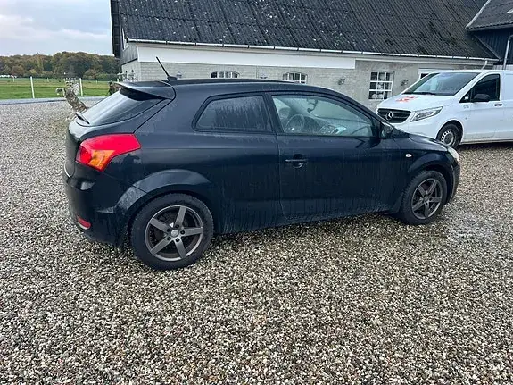 Kia Ceed 2010 photo 4