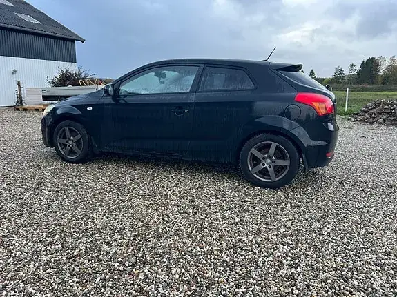 Kia Ceed 2010 photo 2