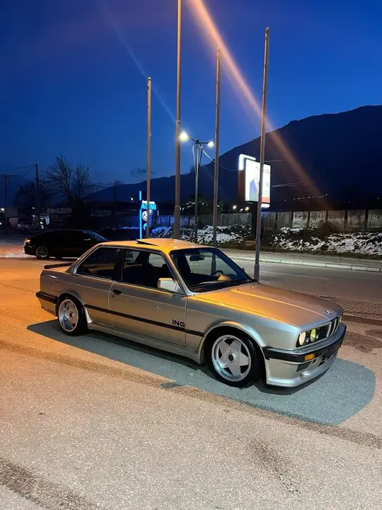 BMW 3Er-Reihe 320I 1984 photo 2