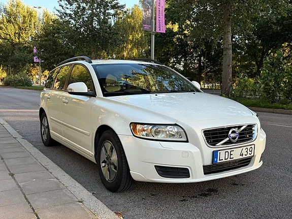 Volvo V50 2011 photo 2