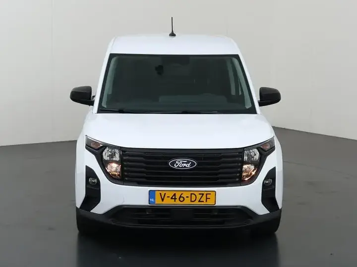 Ford Transit Courier 2024 photo 3