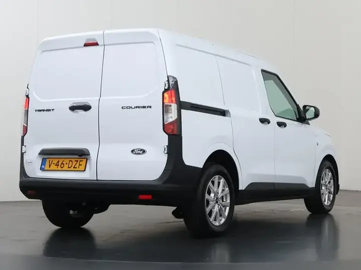 Ford Transit Courier 2024 photo 2