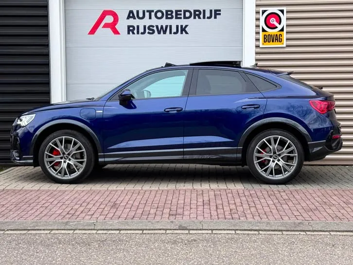 Audi Q3 2022 photo 2