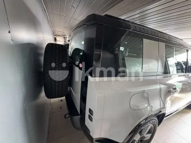 Land Rover Defender 2026 photo 3