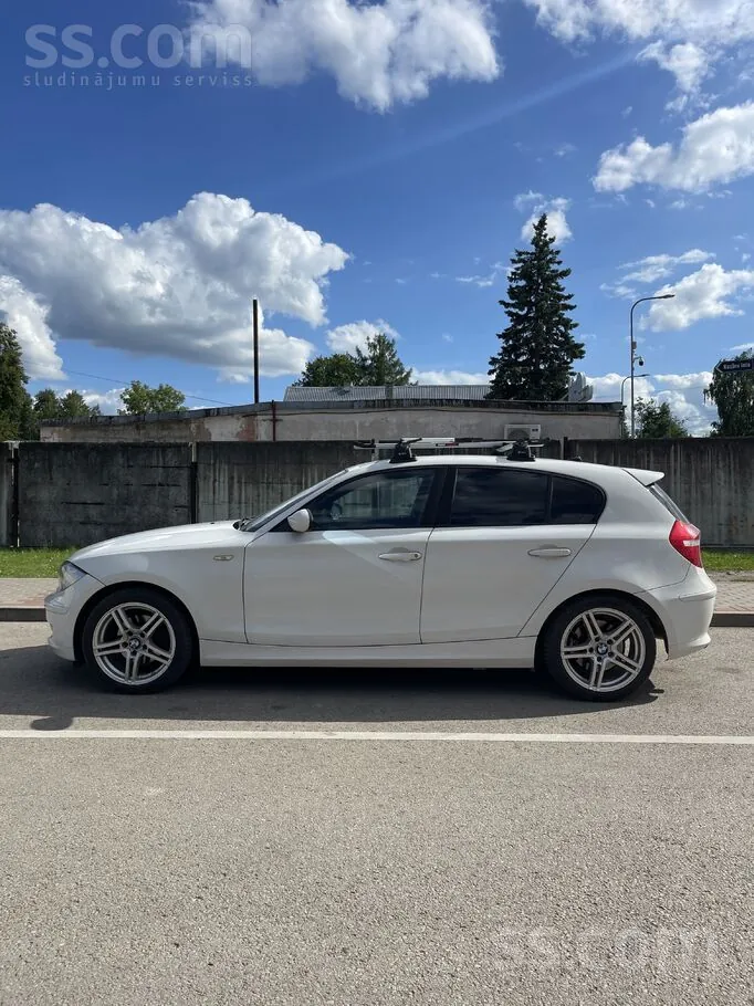 BMW 118D 2008 photo 2
