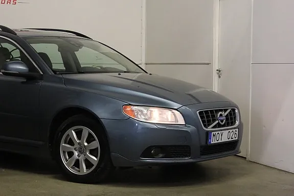 Volvo V70 2012 photo 2