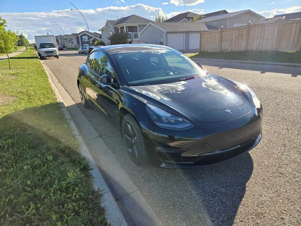 Tesla Model 3 2022 photo 2