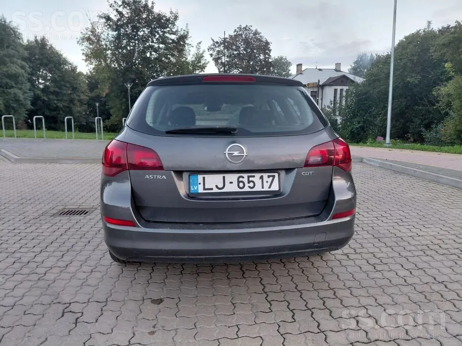 Opel Astra 2011 photo 4