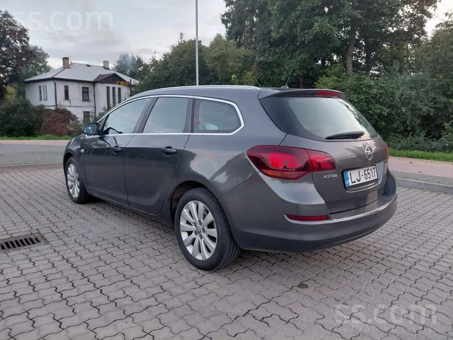 Opel Astra 2011 photo 3