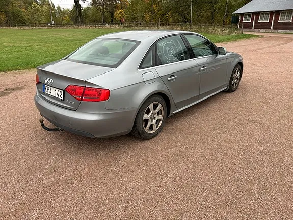 Audi A4 2010 photo 3