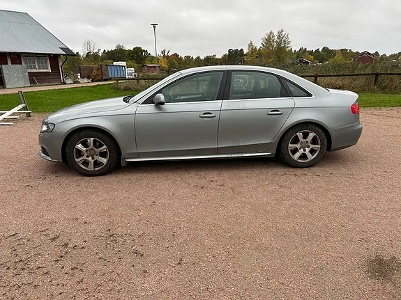 Audi A4 2010 photo 4
