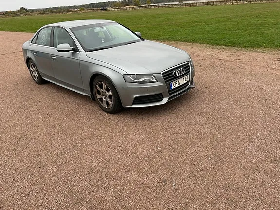 Audi A4 2010 photo 2