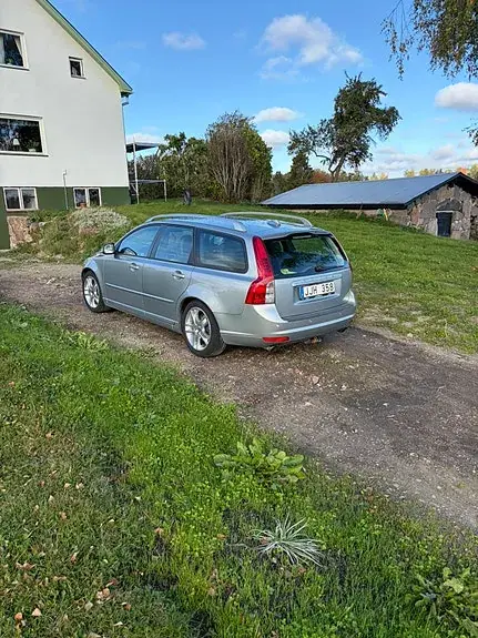 Volvo V50 2010 photo 2