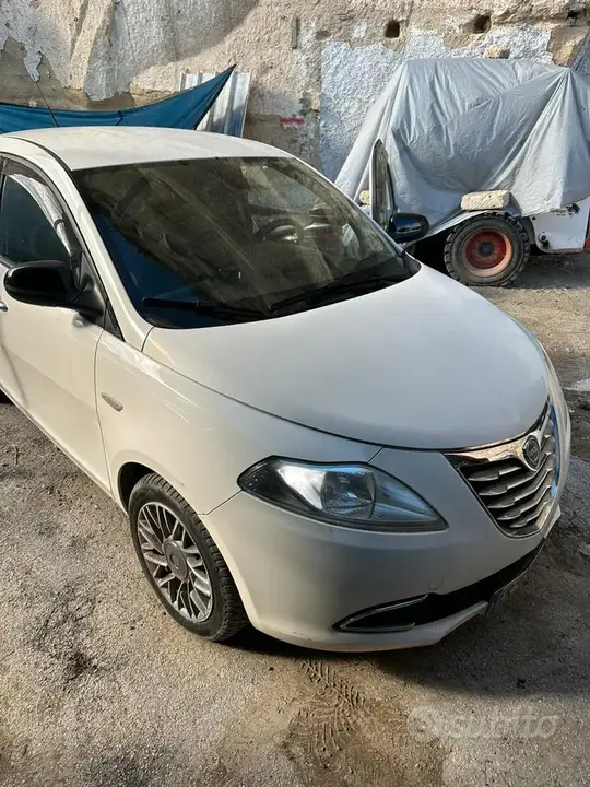 Lancia Ypsilon