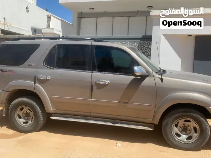Toyota Sequoia 2002 photo 2