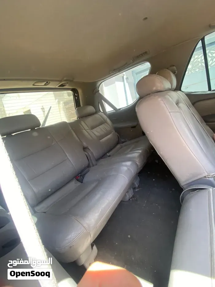 Toyota Sequoia 2002 photo 3