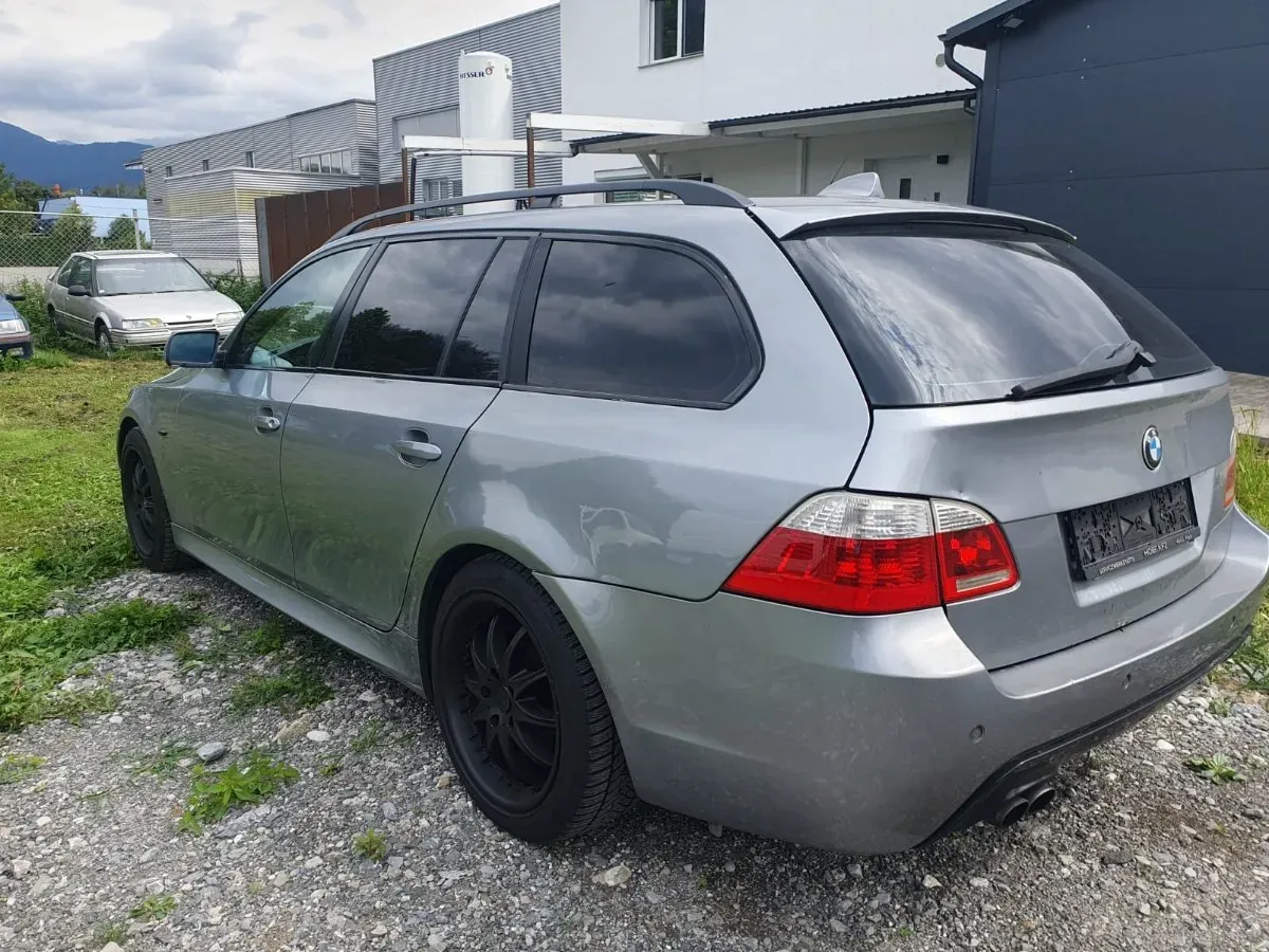 BMW 5 Series 2004 photo 2