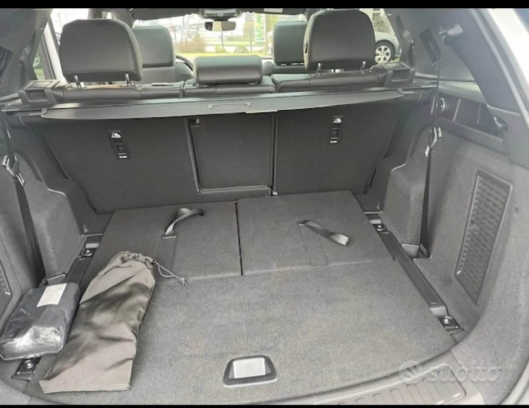 Land Rover Discovery Sport 2024 photo 3