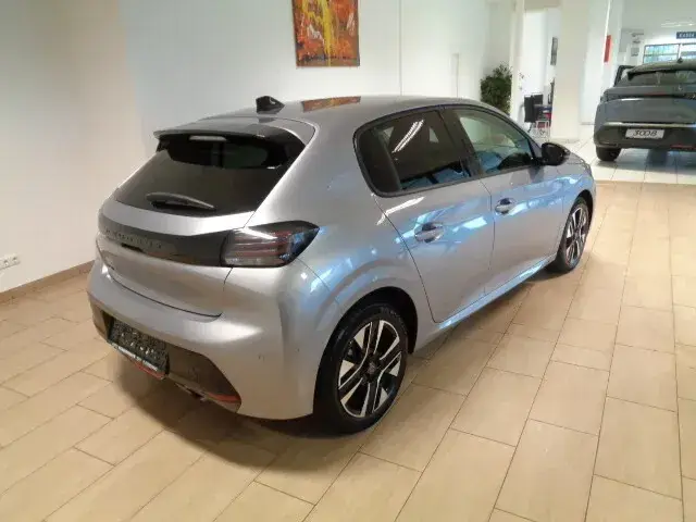Peugeot 208 2025 photo 3