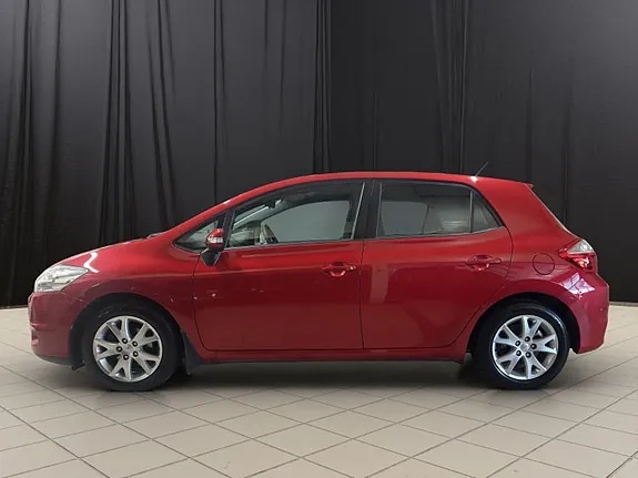 Toyota Auris 2012 photo 2