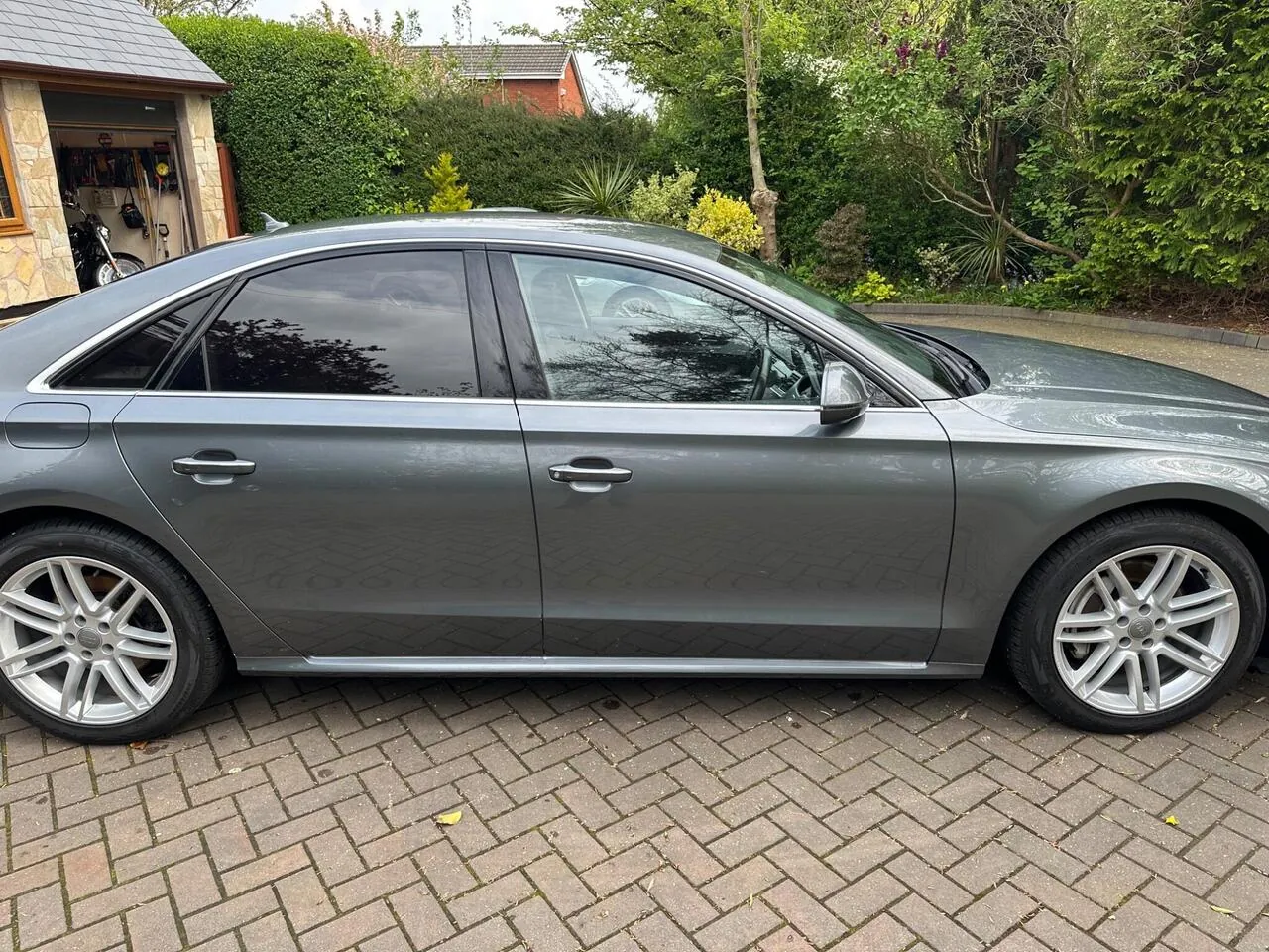 Audi A8 2016 photo 2