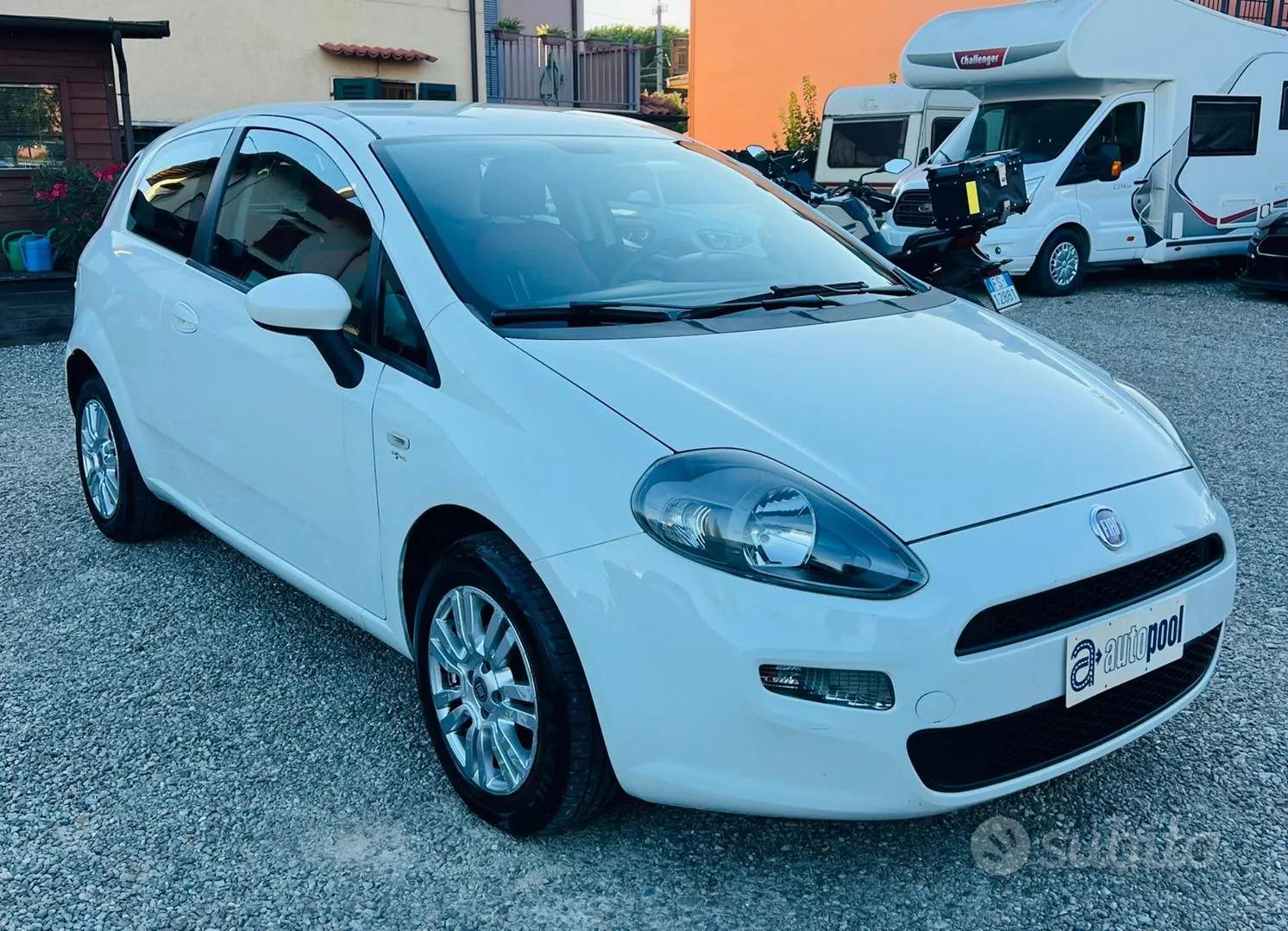 Fiat Grande Punto 2012 photo 2