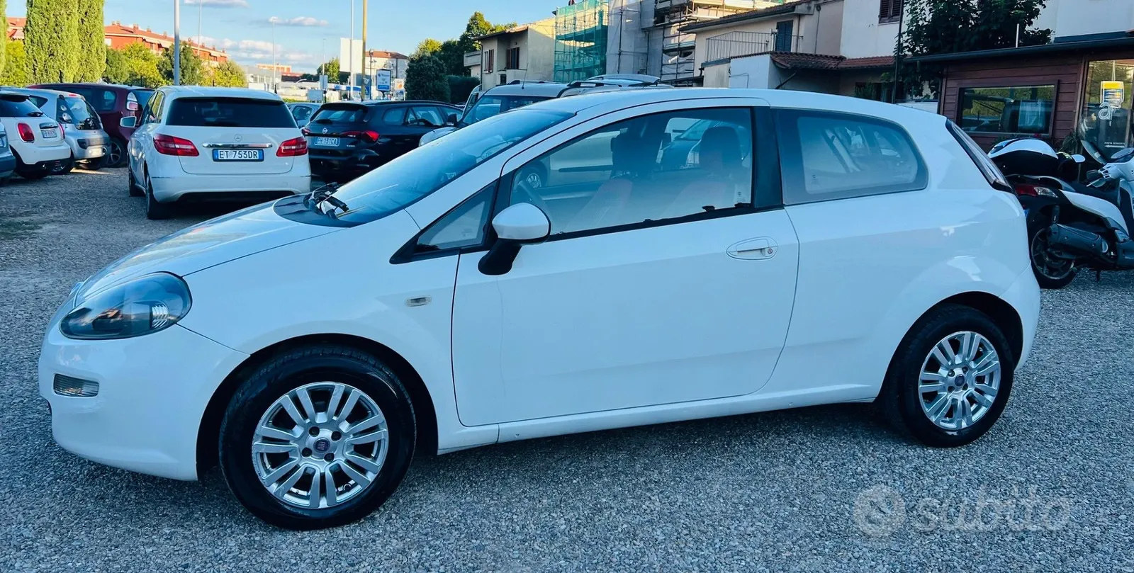 Fiat Grande Punto 2012 photo 3