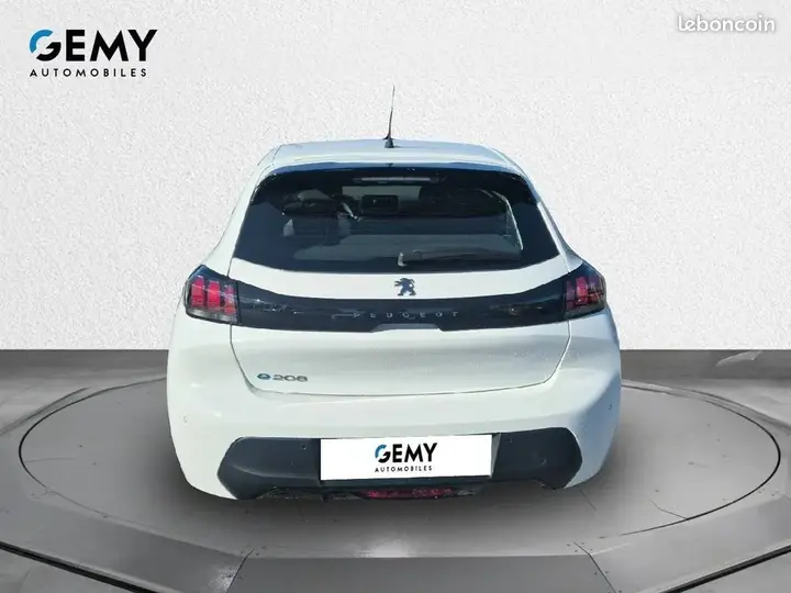 Peugeot 208 2023 photo 5