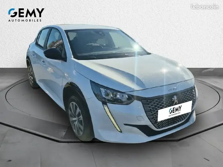 Peugeot 208 2023 photo 3