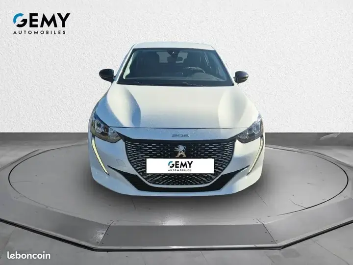 Peugeot 208 2023 photo 2