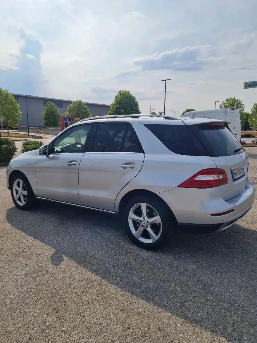 Mercedes-Benz M-Class 2011 photo 3