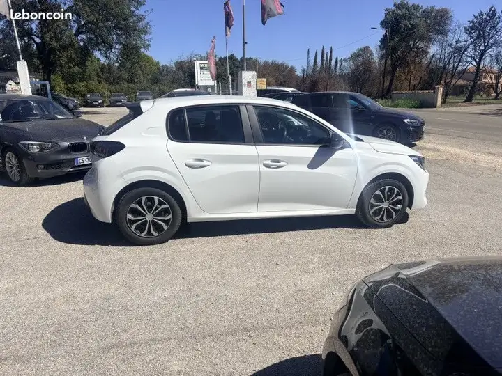 Peugeot 208 2023 photo 4
