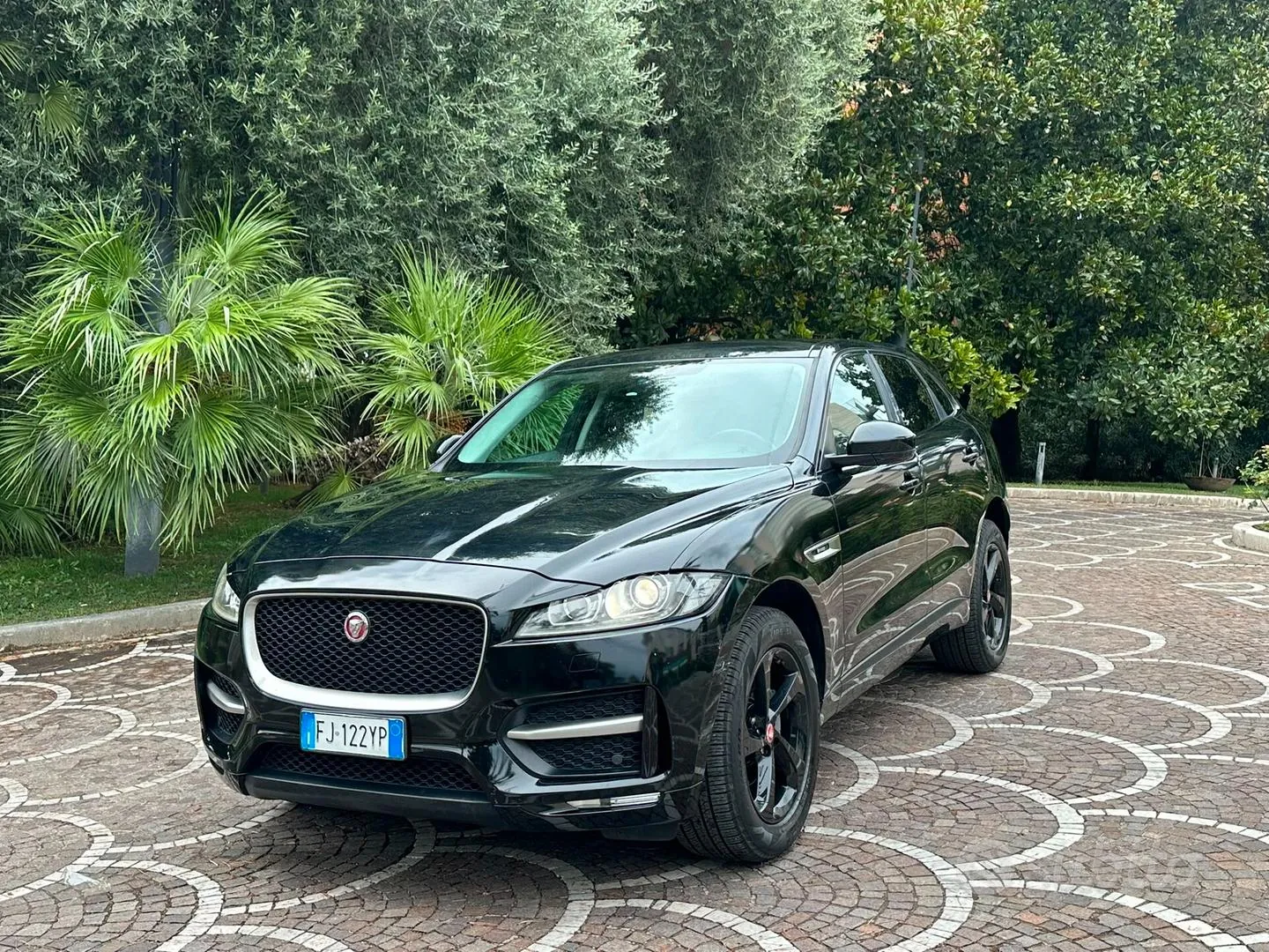 Jaguar F-Pace 2017 photo 5