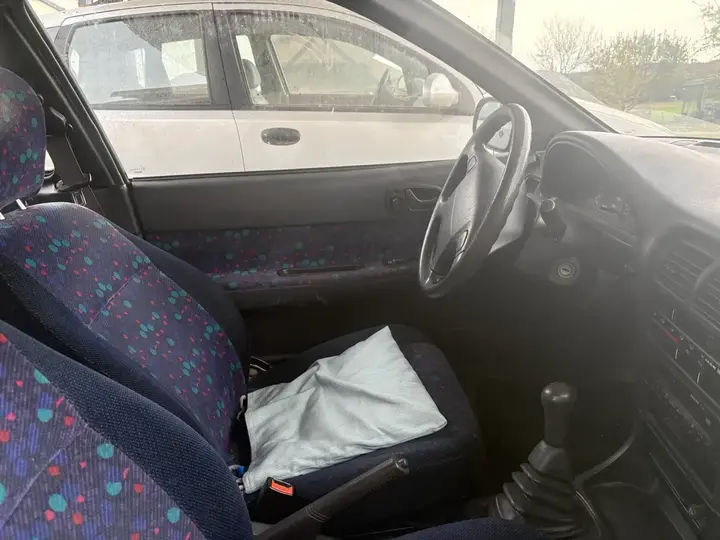 Suzuki Swift 1997 photo 3