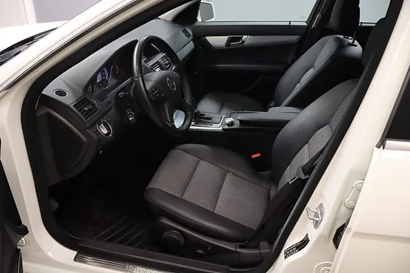 Mercedes-Benz C200 2011 photo 4