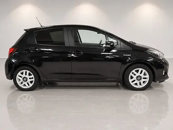 Toyota Yaris 2017 photo 2