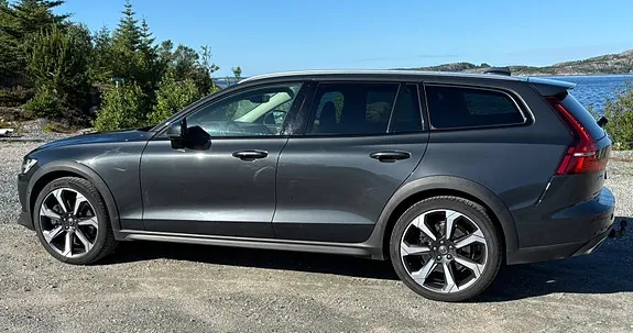 Volvo V60 Cross Country 2019 photo 2