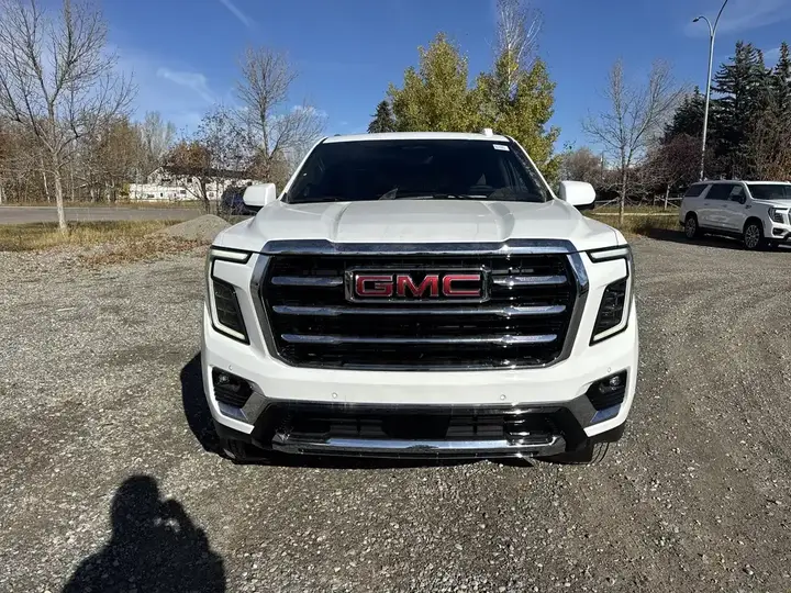 GMC Yukon 2027 photo 2
