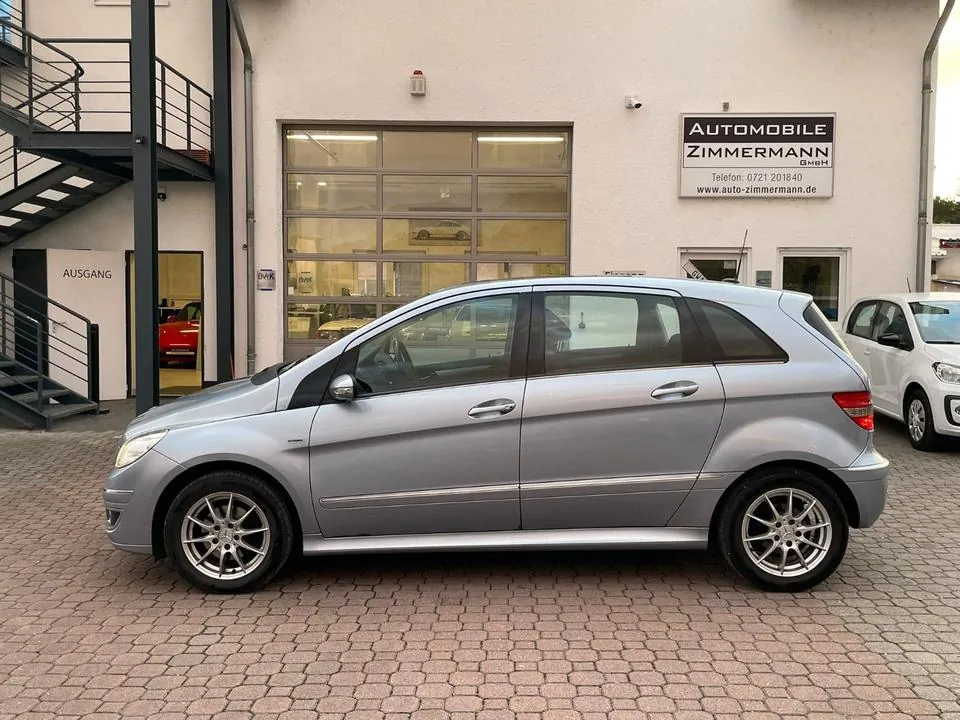 Mercedes-Benz B 200
