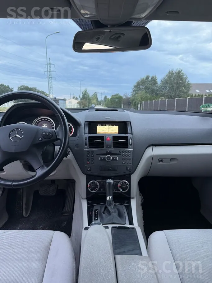 Mercedes-Benz C220 2009 photo 4