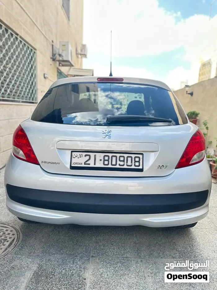 Peugeot 207 2012 photo 3