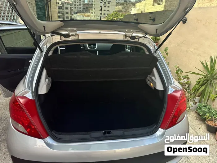 Peugeot 207 2012 photo 2