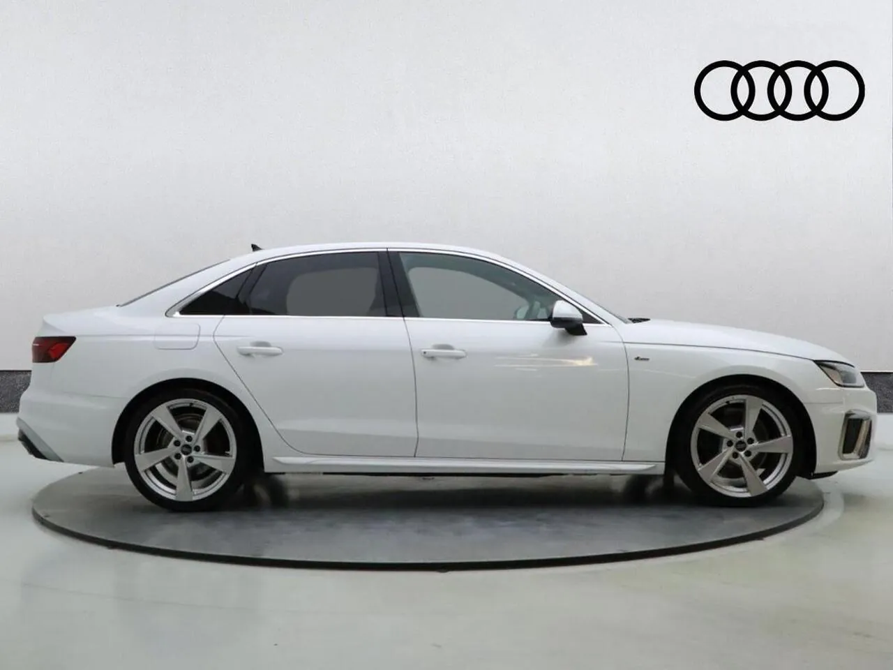 Audi A4 2023 photo 4