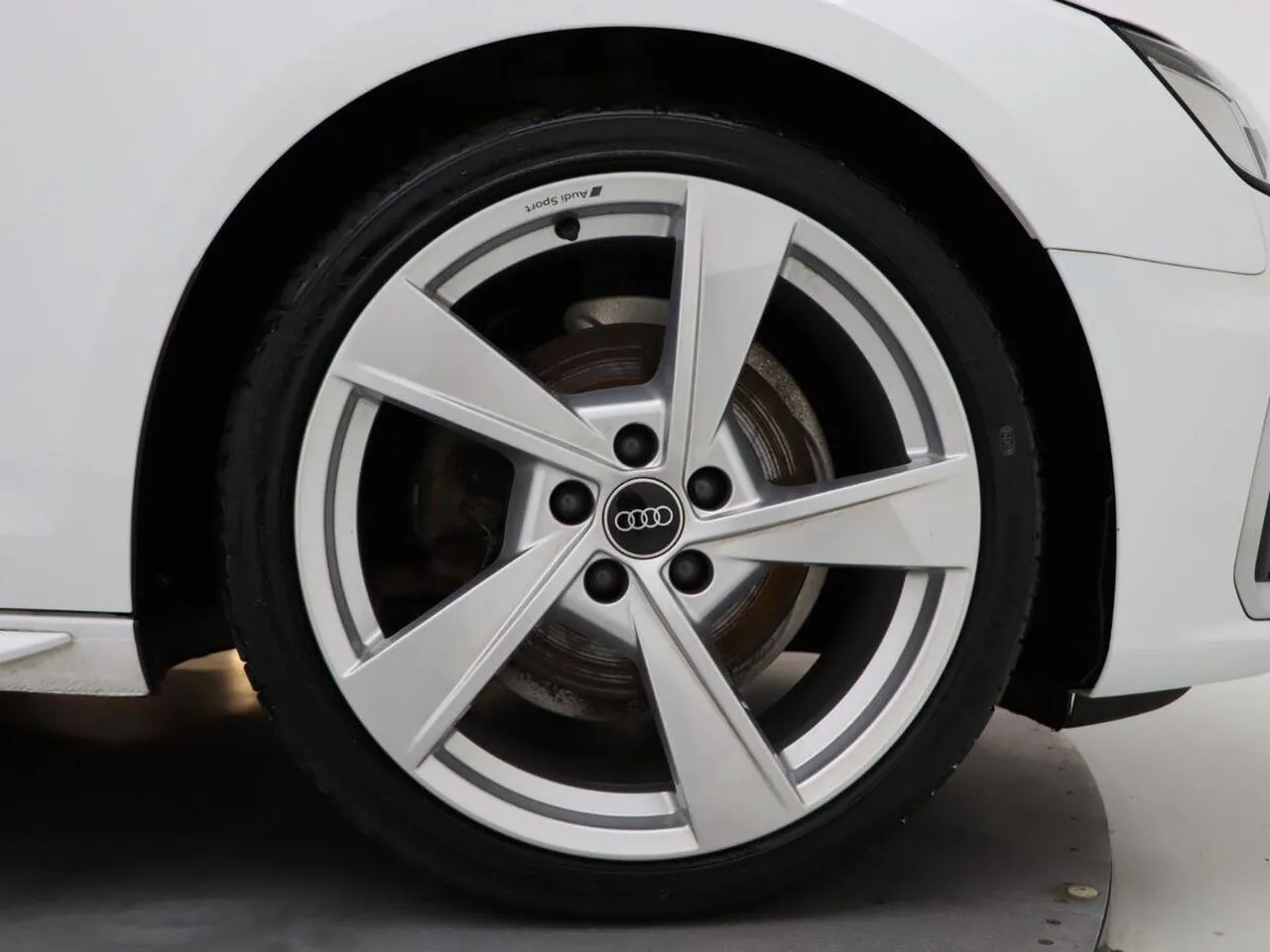 Audi A4 2023 photo 5